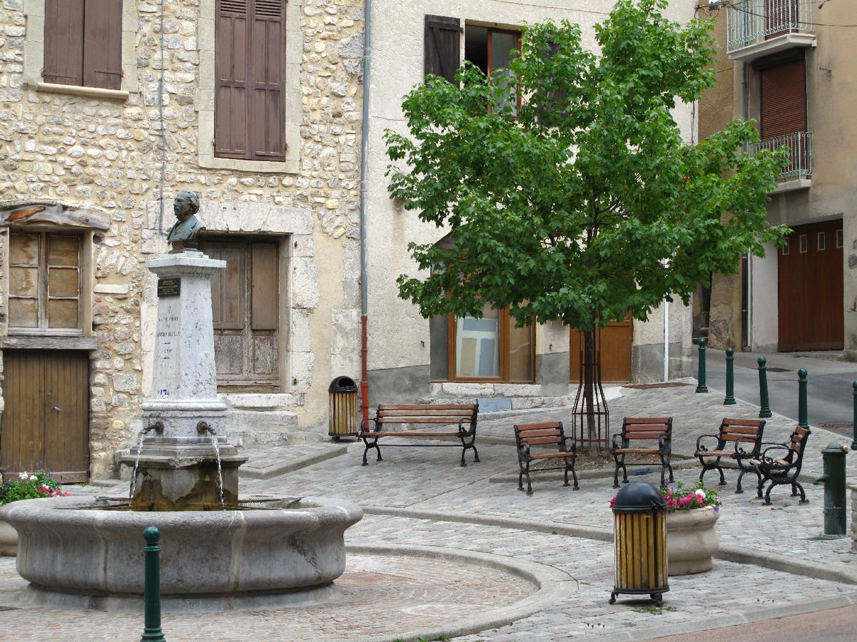 Au Vieux Tilleul Bed & Breakfast Veynes Екстериор снимка