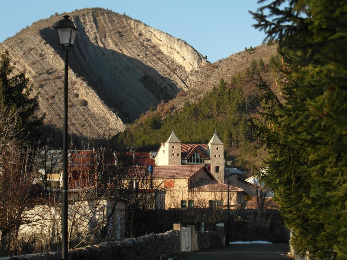 Au Vieux Tilleul Bed & Breakfast Veynes Екстериор снимка